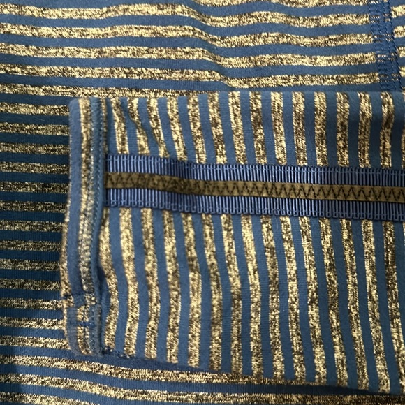 LULULEMON QUILTED running top size 4 blue - Picture 6 of 9